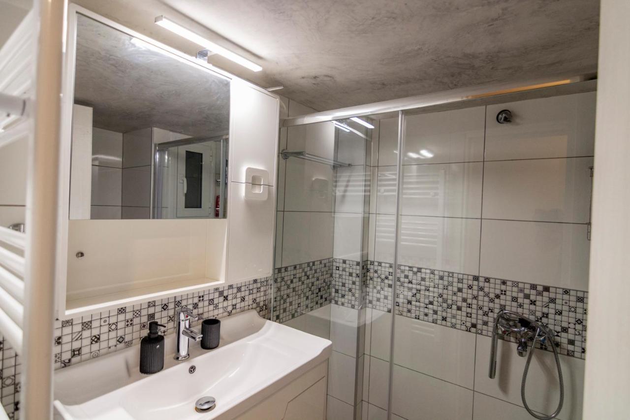 Luxury Apartment 10' From The Center! Athen Eksteriør billede